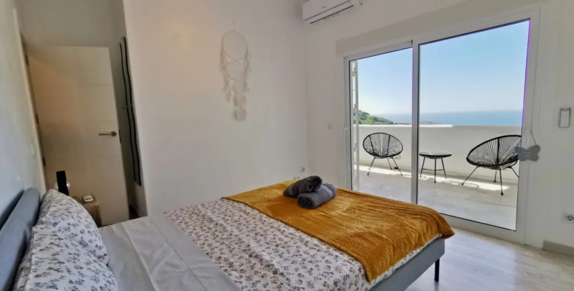 Sale of middle floor apartment in La Mairena 7