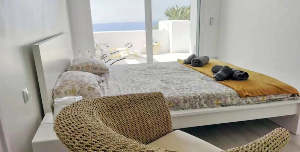 Sale of middle floor apartment in La Mairena 10