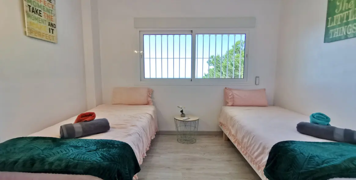 Sale of middle floor apartment in La Mairena 11