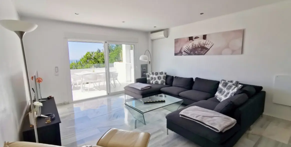 Sale of middle floor apartment in La Mairena 14