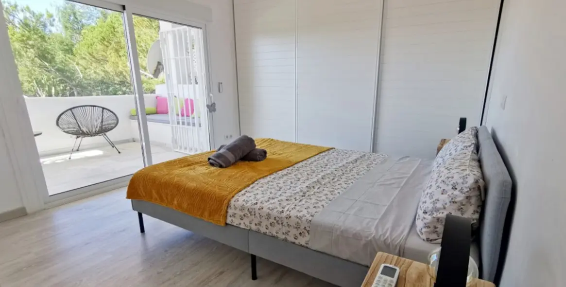 Sale of middle floor apartment in La Mairena 30