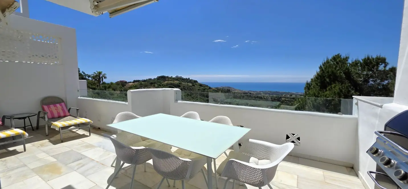 Sale of middle floor apartment in La Mairena 0
