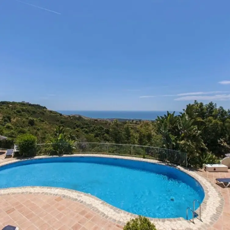 Sale of middle floor apartment in La Mairena