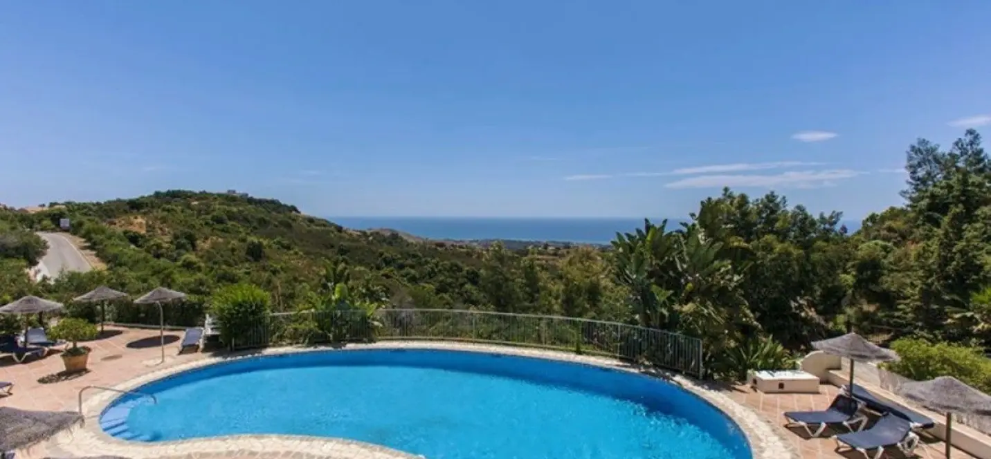 Sale of middle floor apartment in La Mairena 1