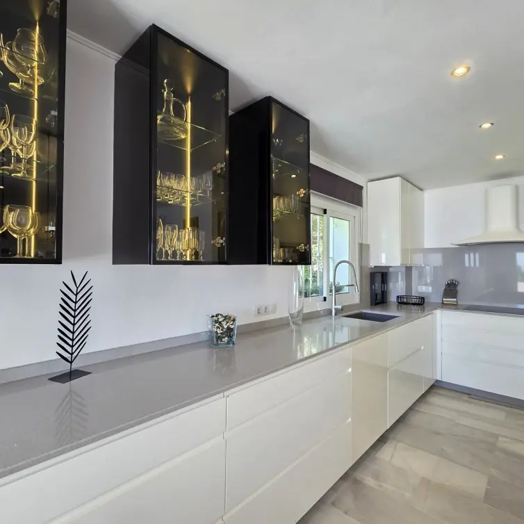 Sale of middle floor apartment in La Mairena