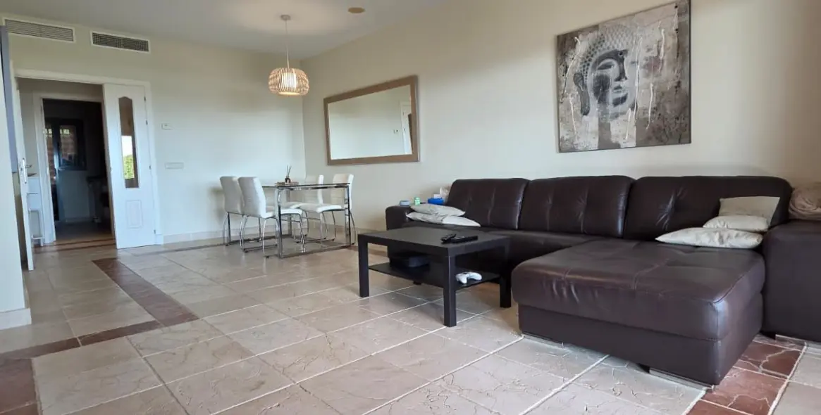 Sale of ground floor apartment in Estepona 2