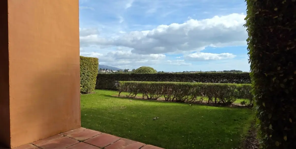 Sale of ground floor apartment in Estepona 17