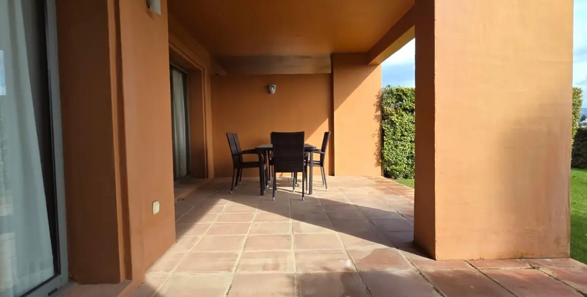 Sale of ground floor apartment in Estepona 18