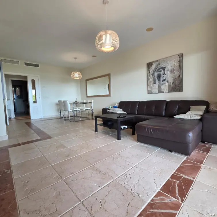 Продажа апартаментов на первом этаже в Estepona