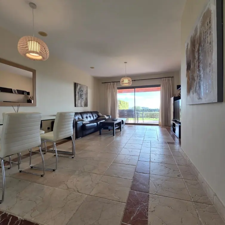 Продажа апартаментов на первом этаже в Estepona