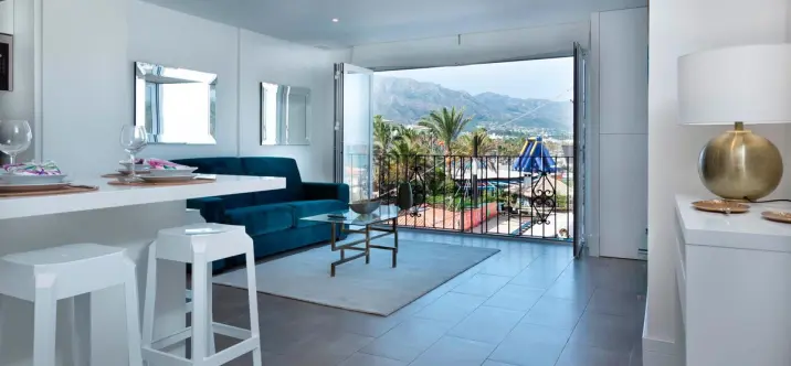 Sale of middle floor apartment in The Golden Mile 1