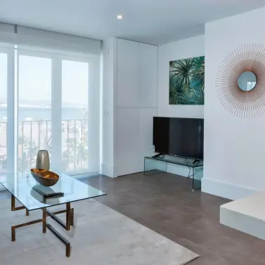 Sale of middle floor apartment in The Golden Mile