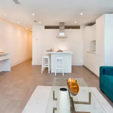 Sale of middle floor apartment in The Golden Mile