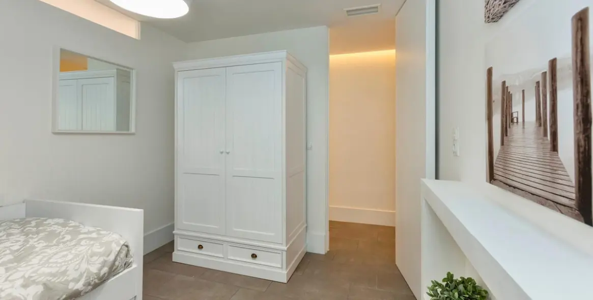 Sale of middle floor apartment in The Golden Mile 13