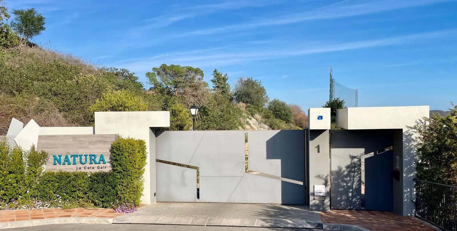 Sale of townhouse in La Cala Golf 46