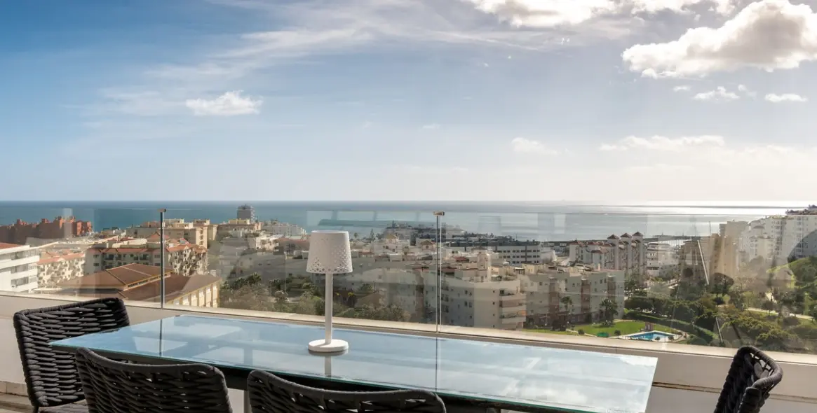 Sale of penthouse in Estepona 1