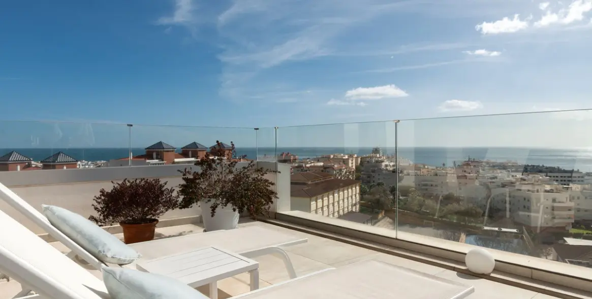 Sale of penthouse in Estepona 3