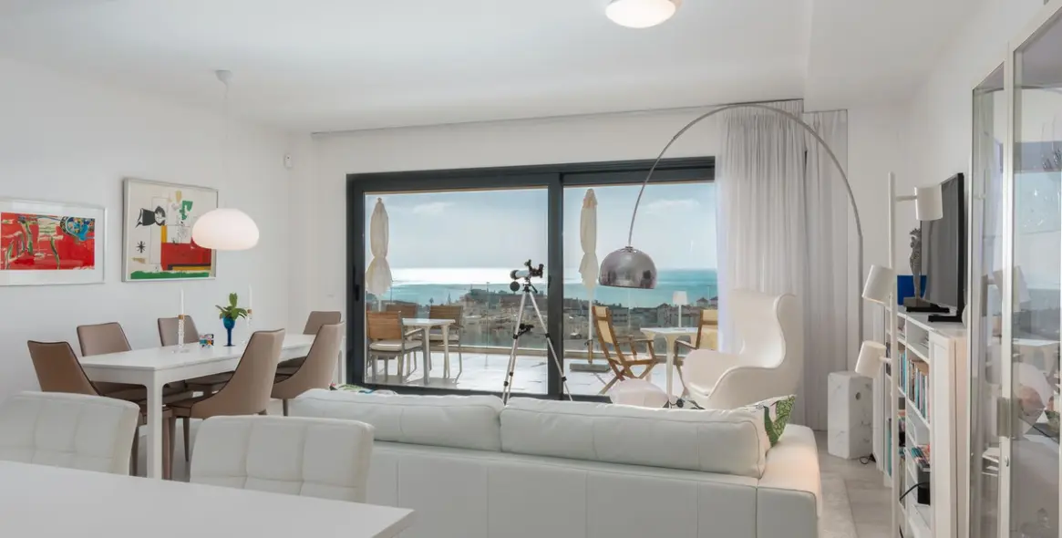 Sale of penthouse in Estepona 4