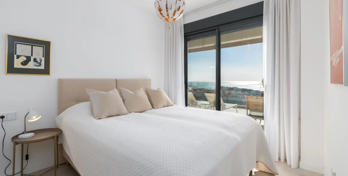 Sale of penthouse in Estepona 10