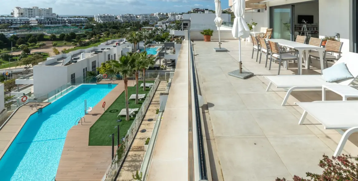 Sale of penthouse in Estepona 16
