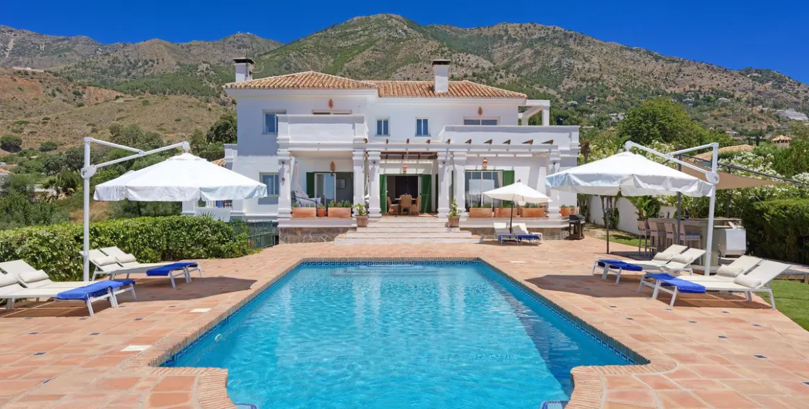Продажа  отдельно стоящей виллы в Mijas 1