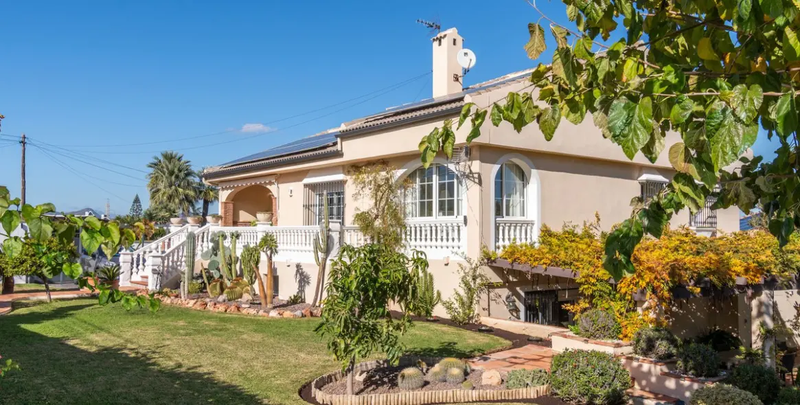 Sale of detached villa in Alhaurín de la Torre 1