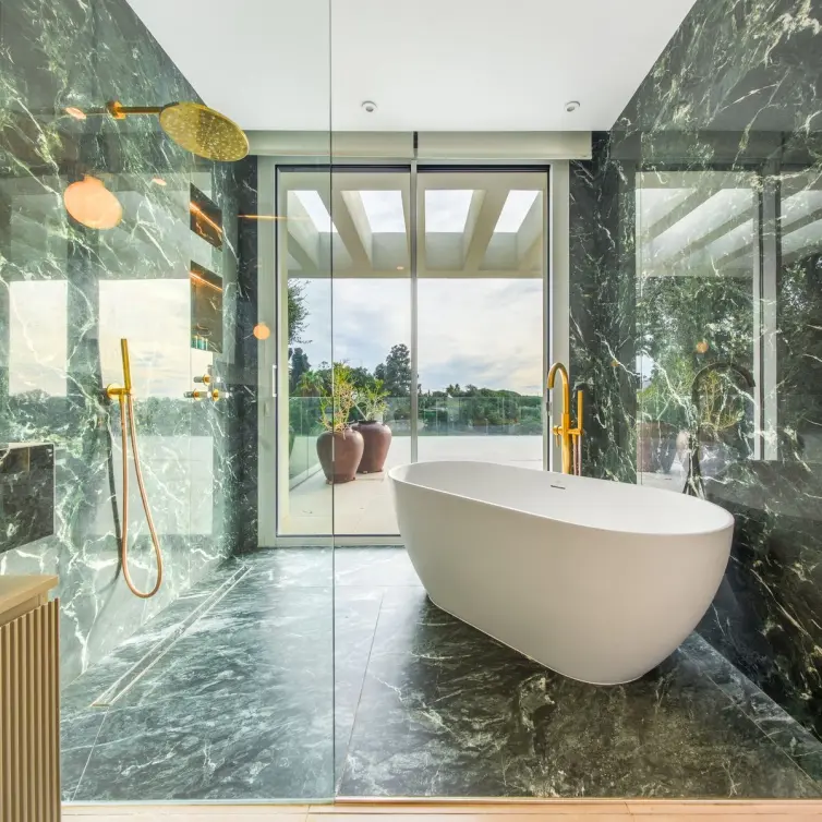 Продажа  отдельно стоящей виллы в Elviria