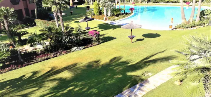 Краткосрочная аренда апартаментов на среднем этаже в Guadalmina Baja 0