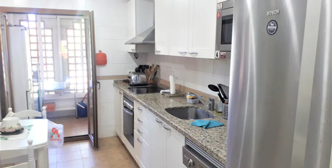 Краткосрочная аренда апартаментов на среднем этаже в Guadalmina Baja 9