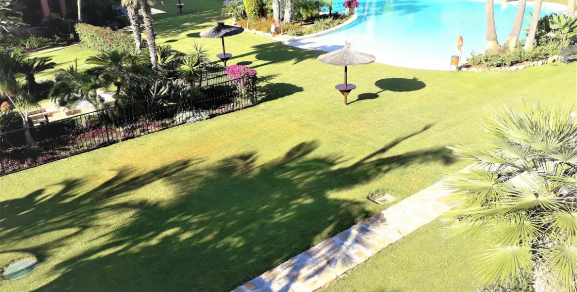 Краткосрочная аренда апартаментов на среднем этаже в Guadalmina Baja 19