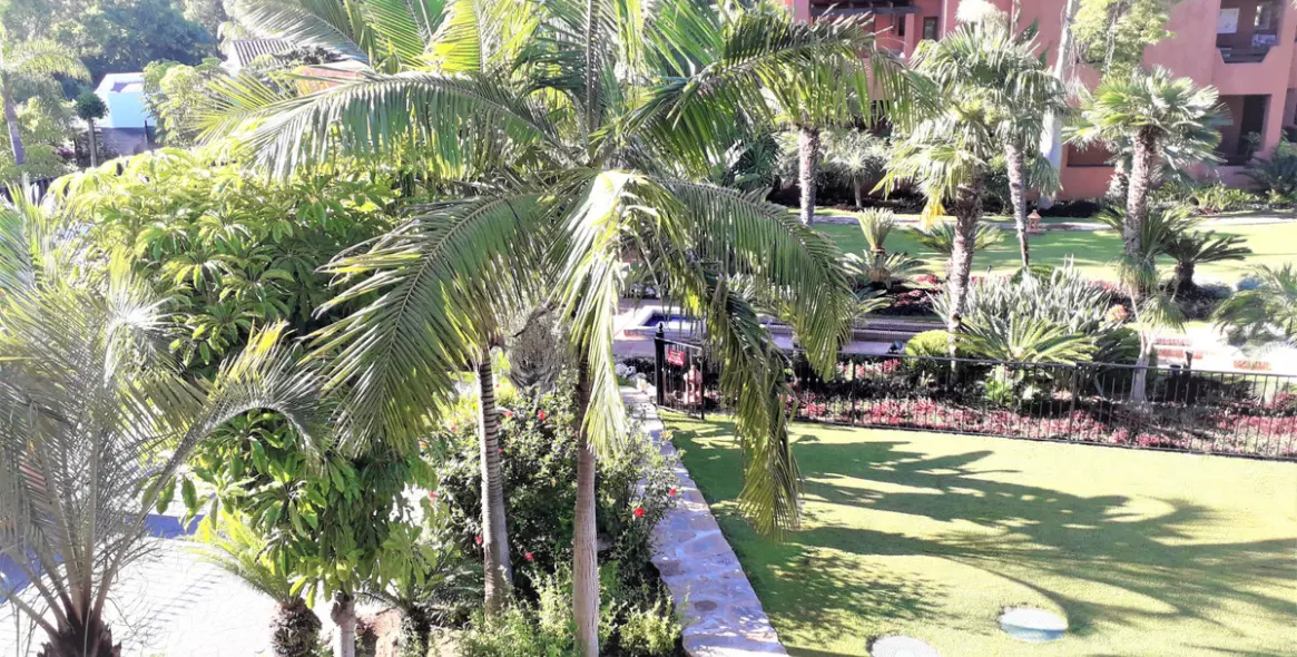 Краткосрочная аренда апартаментов на среднем этаже в Guadalmina Baja 21