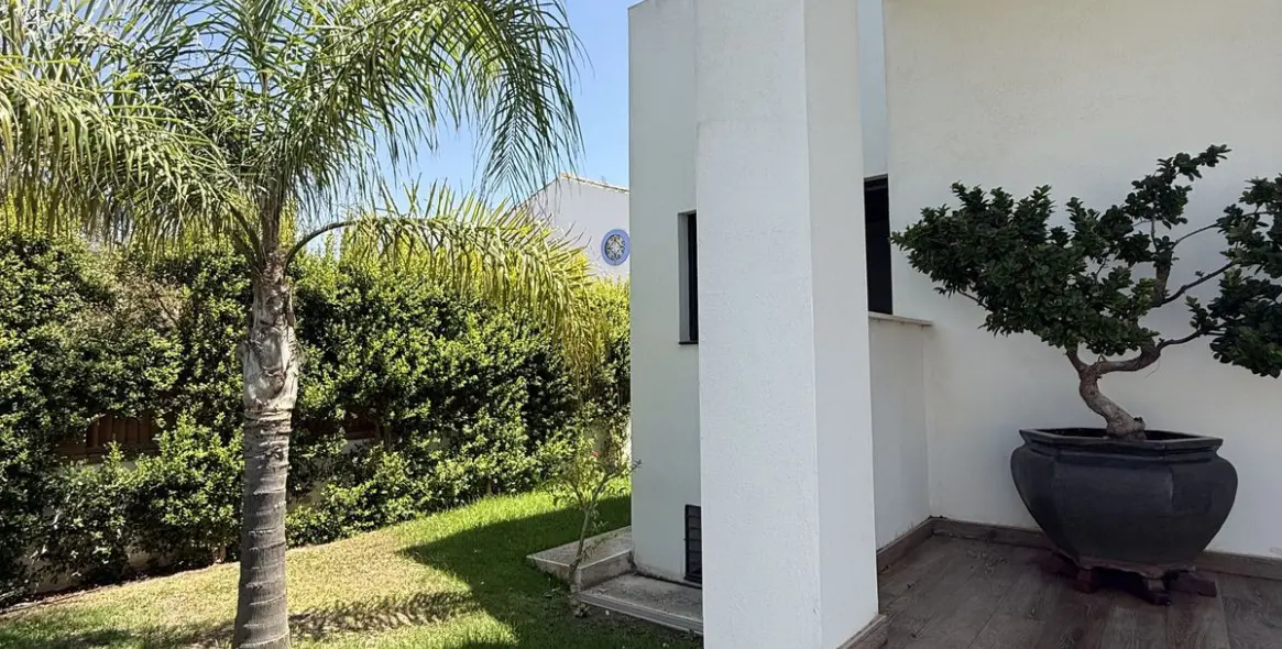 Sale of detached villa in Marbesa 2