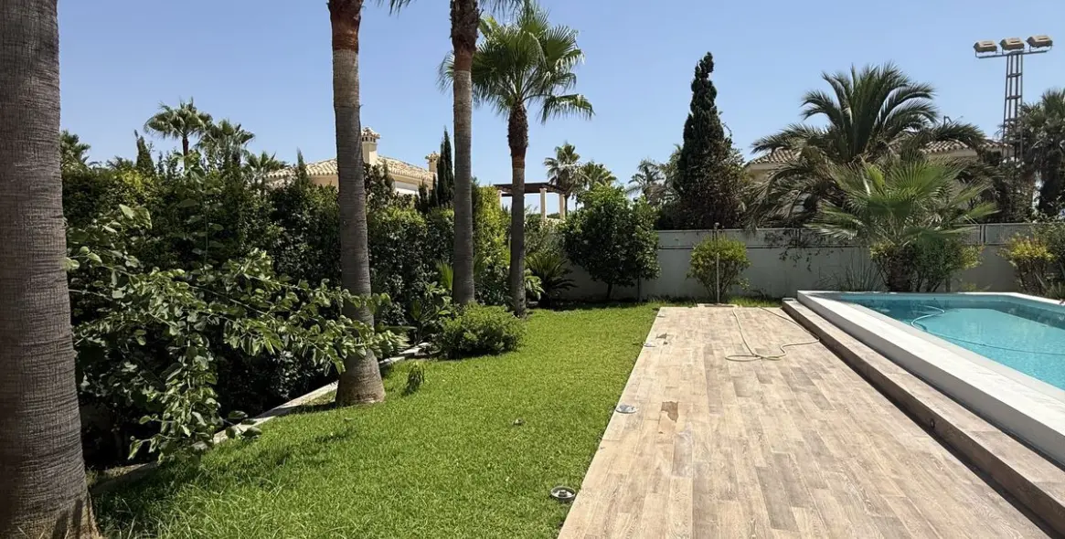 Sale of detached villa in Marbesa 3