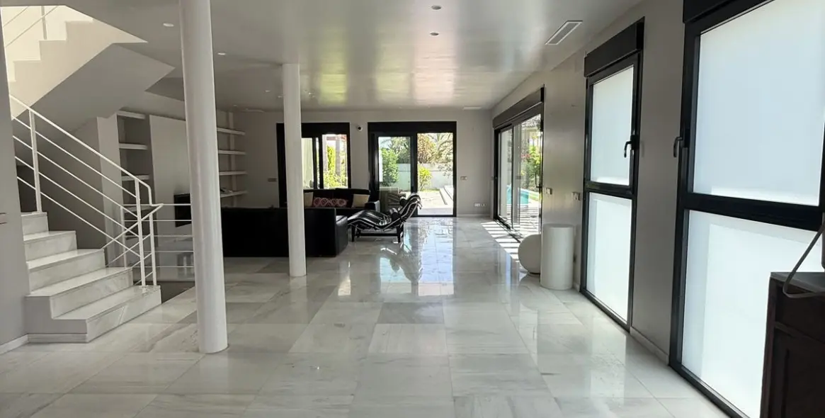 Sale of detached villa in Marbesa 6