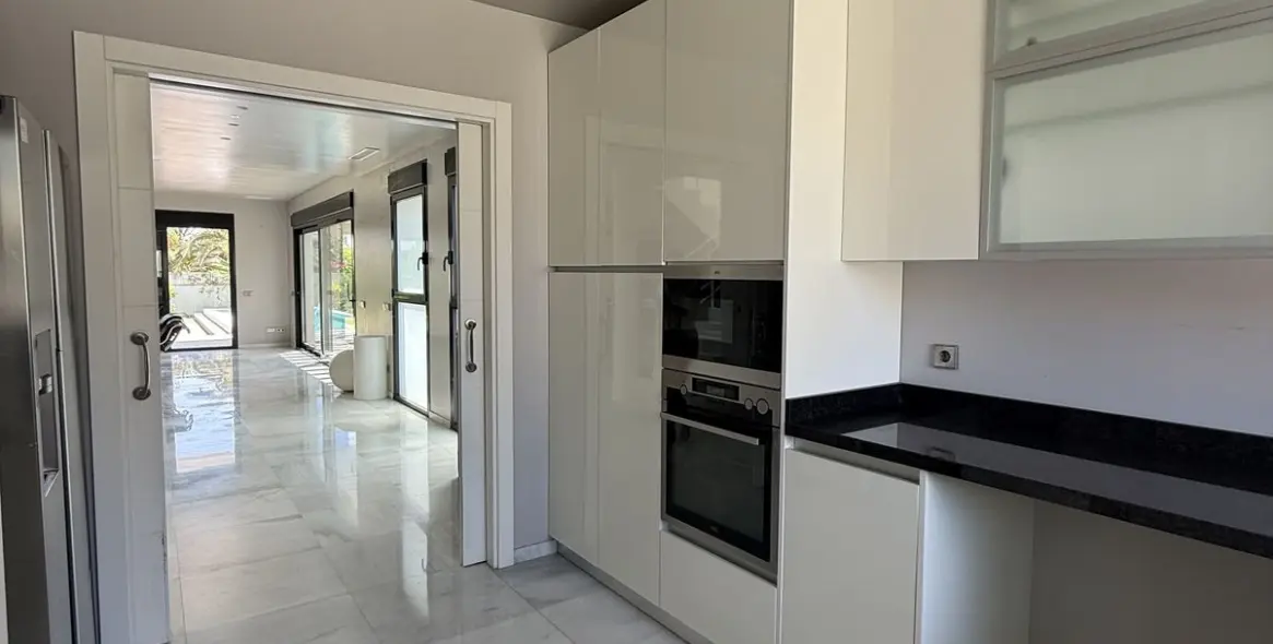 Sale of detached villa in Marbesa 9