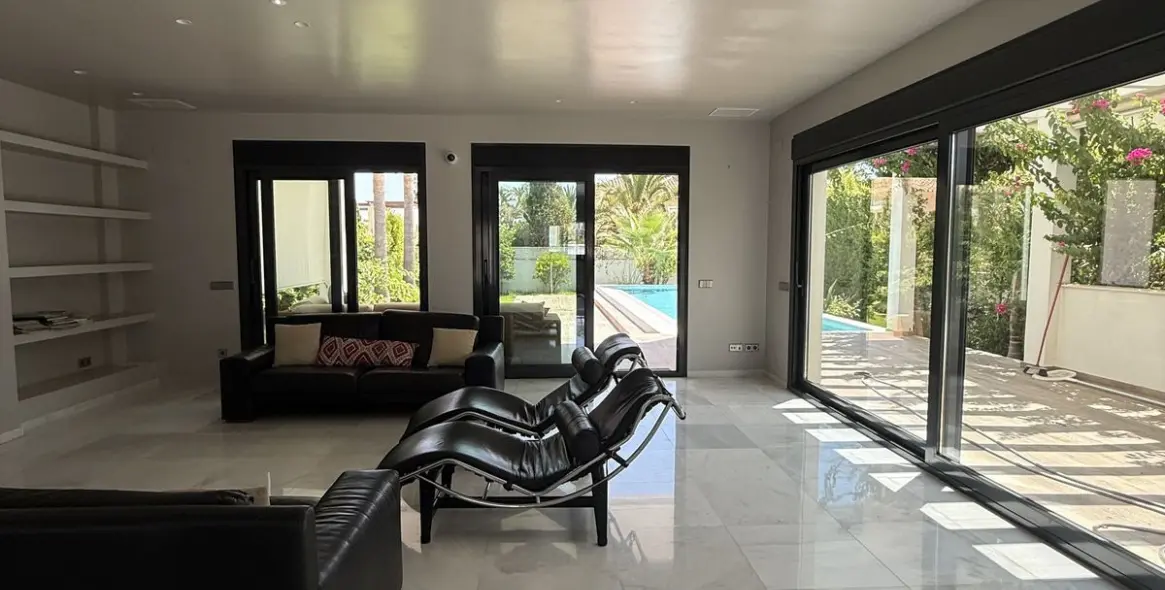 Sale of detached villa in Marbesa 14