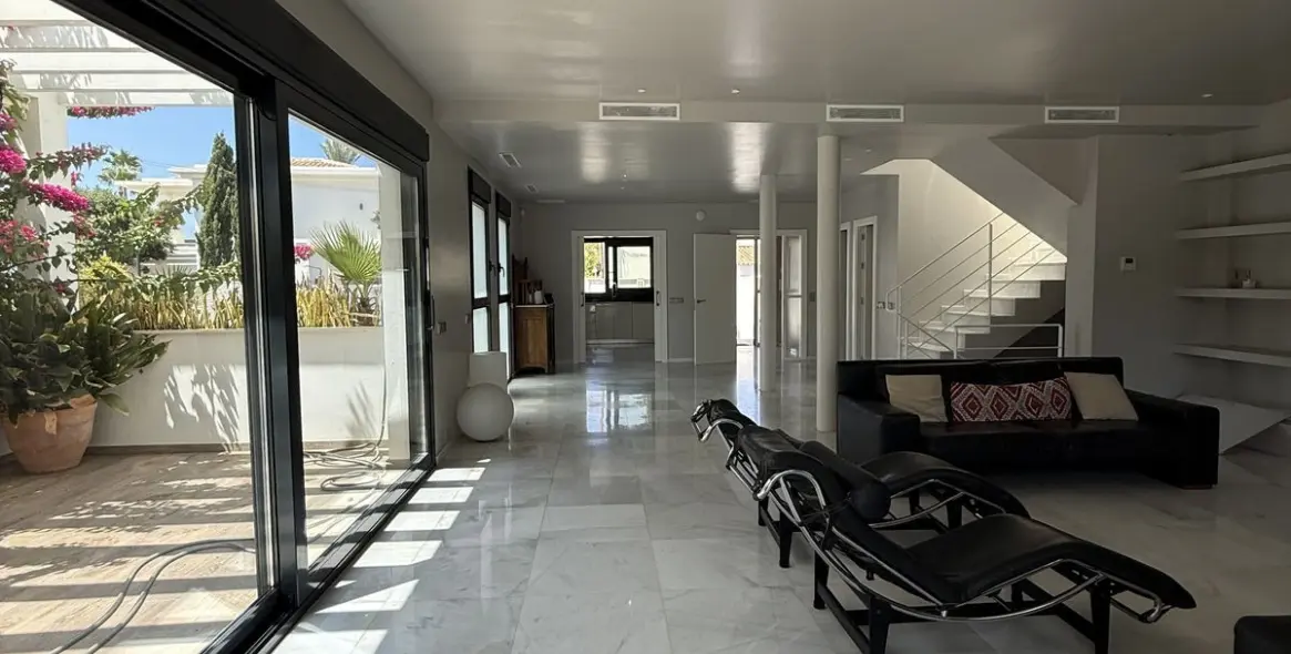 Sale of detached villa in Marbesa 15