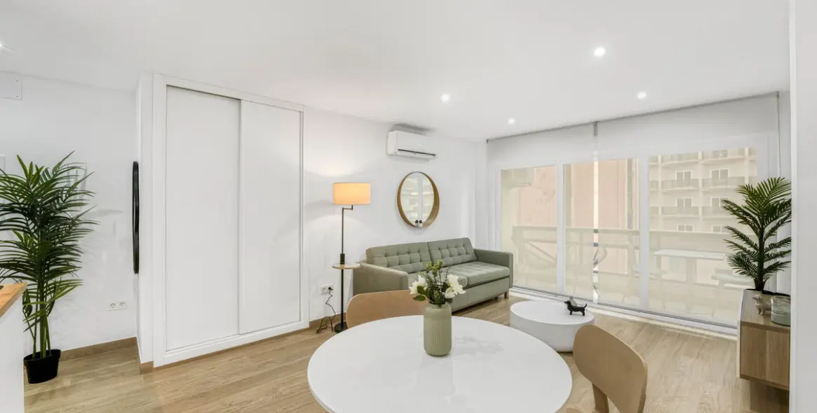 Sale of middle floor apartment in La Carihuela 1