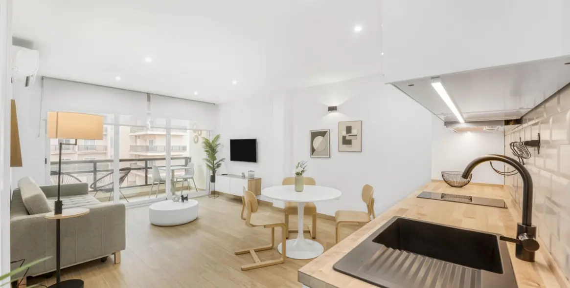 Sale of middle floor apartment in La Carihuela 2