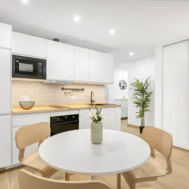 Sale of middle floor apartment in La Carihuela