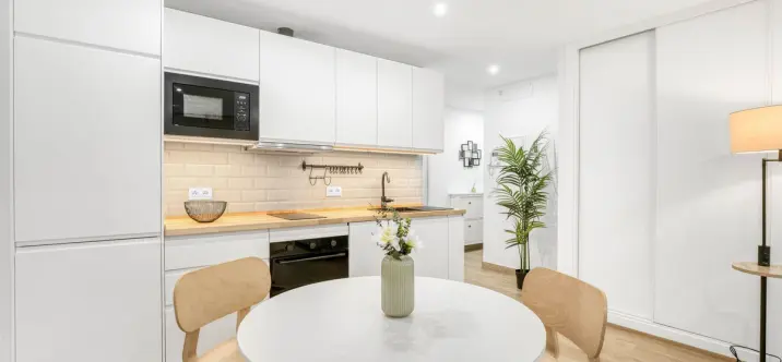 Sale of middle floor apartment in La Carihuela 2