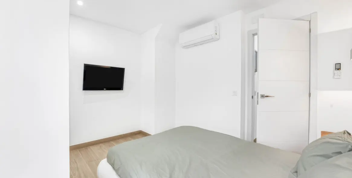 Sale of middle floor apartment in La Carihuela 11