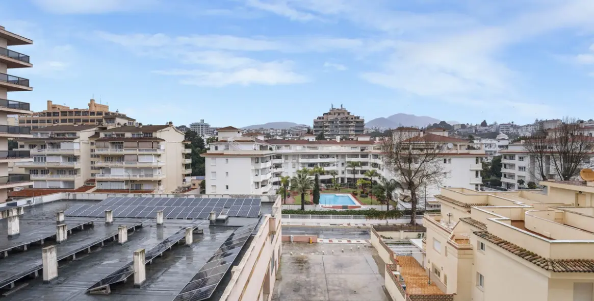 Sale of middle floor apartment in La Carihuela 12