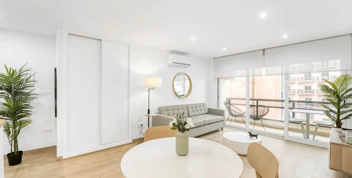 Sale of middle floor apartment in La Carihuela 13