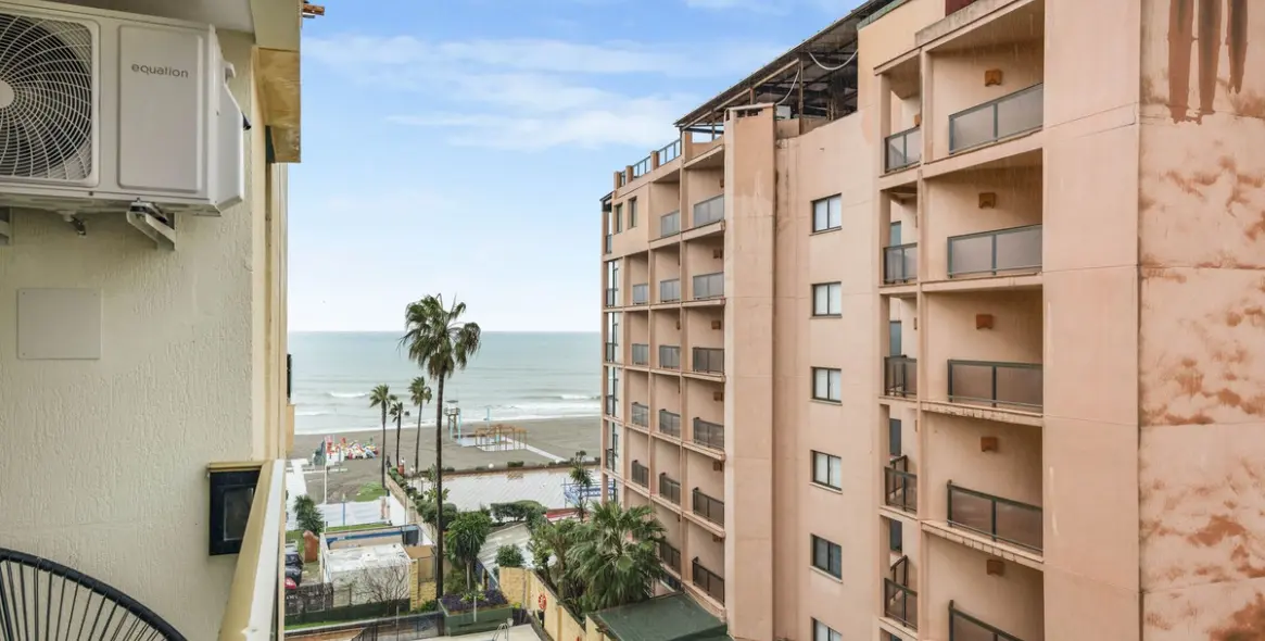 Sale of middle floor apartment in La Carihuela 16