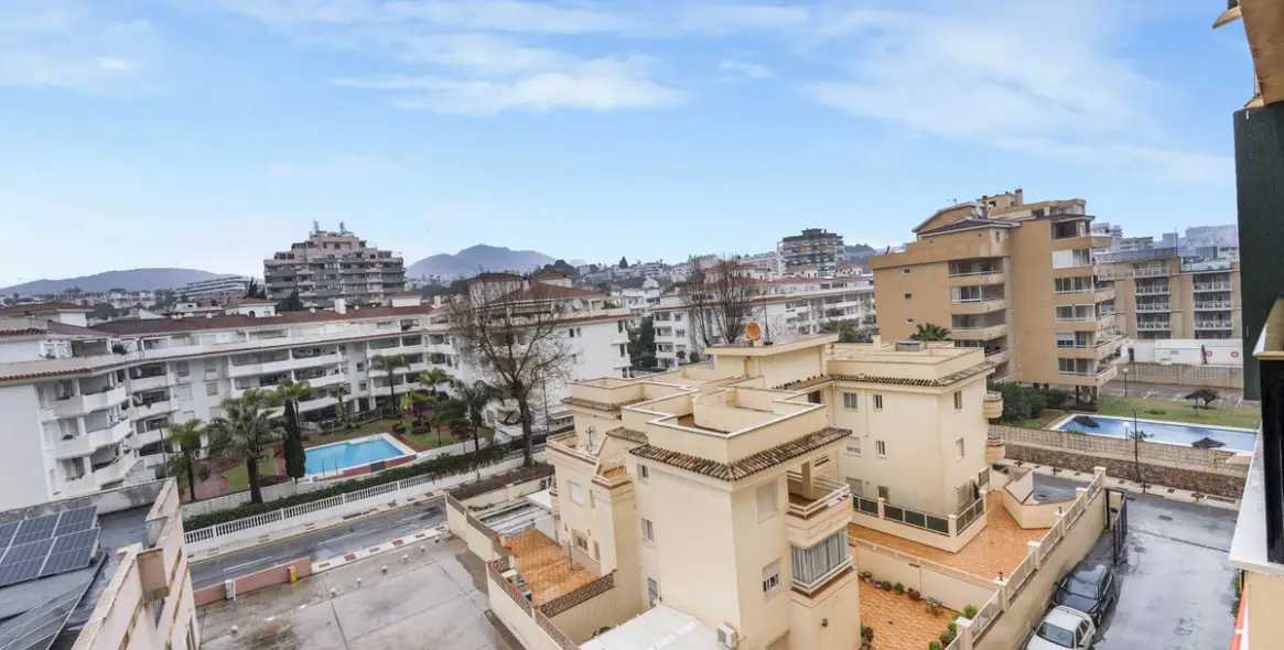 Sale of middle floor apartment in La Carihuela 22