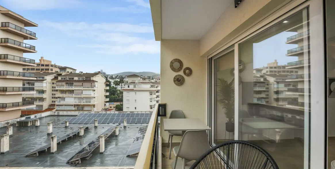 Sale of middle floor apartment in La Carihuela 23