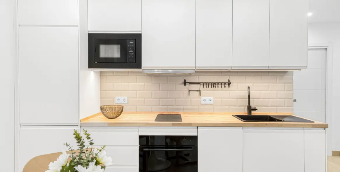 Sale of middle floor apartment in La Carihuela 24