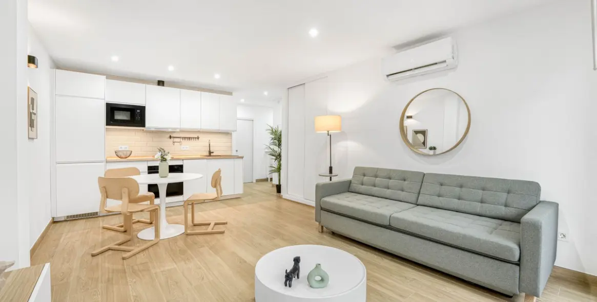 Sale of middle floor apartment in La Carihuela 25