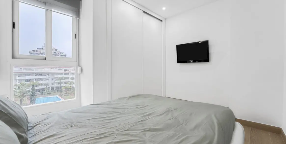 Sale of middle floor apartment in La Carihuela 26